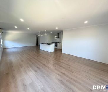 Beautifully Maintained 4x2 Family Home in Quiet Baldivis Location - Photo 1