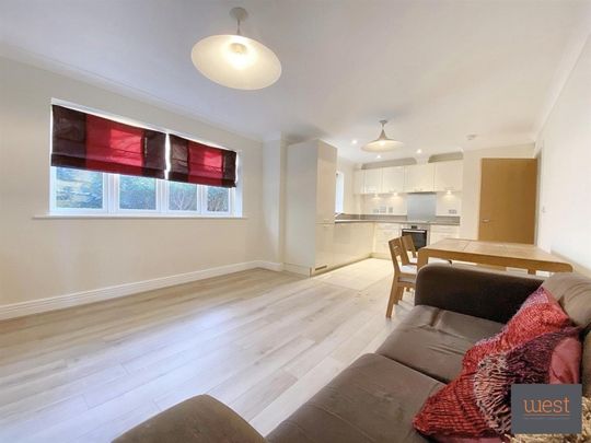 The Court, Harberton Heights, Oxford - Photo 1