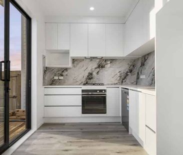 4-Bedroom Home in Manurewa - Photo 3