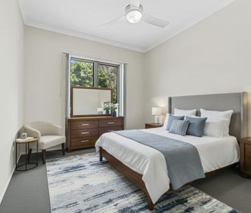 Freshly Updated 3-Bedroom Townhouse with Courtyard in Quiet Complex - Photo 3