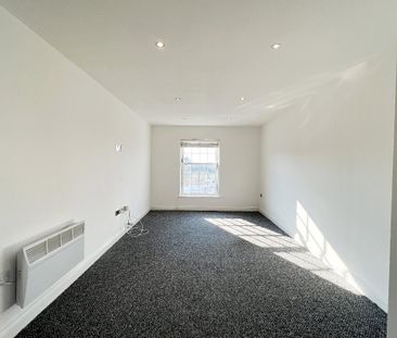 2 bed flat to rent in The Trinity, 50 Crown Hill, SS6 - Photo 6