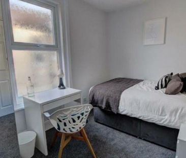 1 bedroom in a house share to rent - Photo 3