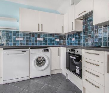 3 bedroom end of terrace house to rent - Photo 1