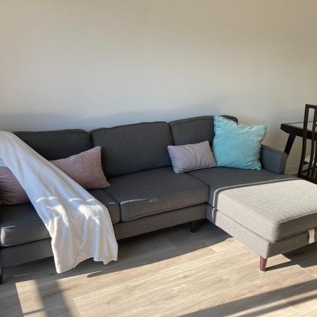 Dernière Étage - Lumnieux- 3-1/2 Près du Métro Angrignon - Meublé - Photo 3