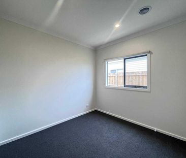 Presented Home Offering Comfort, Space & Modern Living - Photo 3