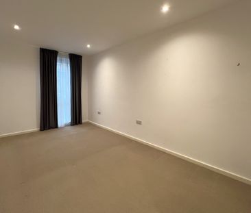 Newchapel House, Addlestone, Surrey, KT15 - Photo 5