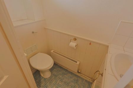 Utrillo Close, Coventry - Large 3 Bedroom Mid Terrace with Garage - Photo 2