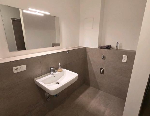 Moderne Neubau-2-Zimmer-Wohnung in Damm mit Tiefgarage - Photo 1