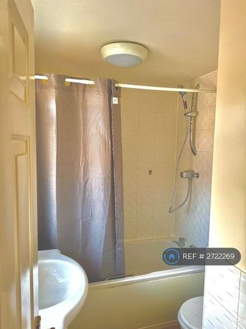 1 bedroom in a house share to rent - Photo 5