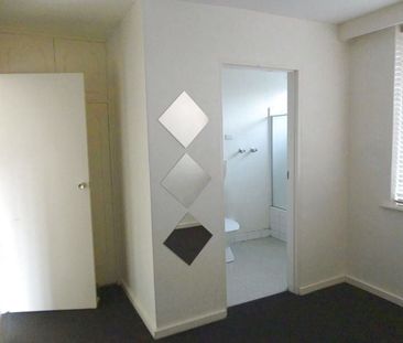 One bedroom apartment in perfect location - Photo 5
