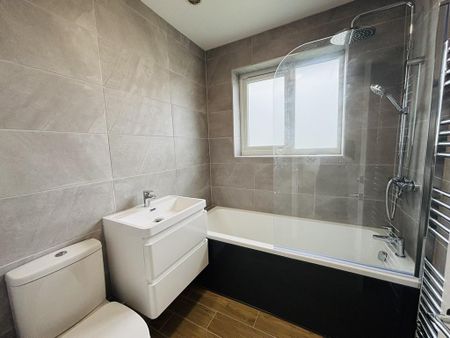 3 bedroom semi-detached house to rent - Photo 4