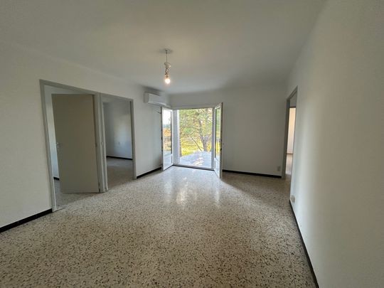 MOULEZAN- Vaste appartement T4 de 77m² ensoleillé avec terrasse et remise proche des commodités. - Photo 1