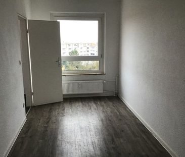 Moderne Wohnung mit Balkon und toller Aussicht kurzfristig verfügbar - Photo 4