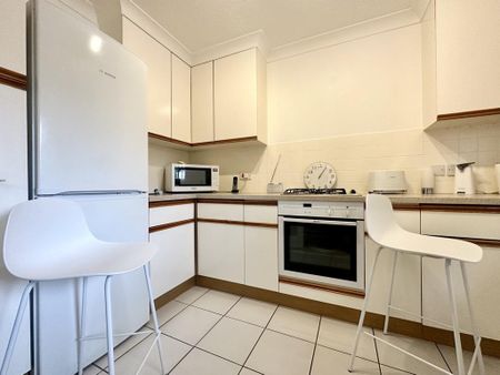 2 bedroom ground floor maisonette to rent - Photo 2