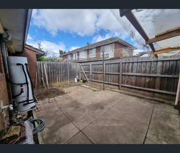 2/24 Forrest Street, Albion, Vic 3020 - Photo 2