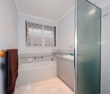 Comfort & Convenience at 4 Squatter Court, Werribee! - Photo 6