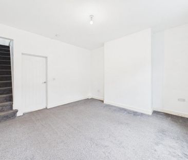 3 bedroom end of terrace house to rent - Photo 2