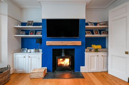 4 bedroom semi-detached house to rent - Photo 2