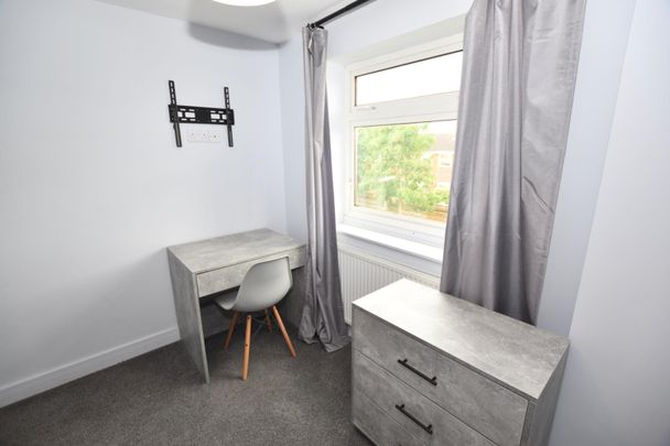 Room 6 - 19 Tarrant Walk Walsgrave, Coventry West Midlands CV2 2JJ- BILLS AND WIFI INCLUDED - Photo 1