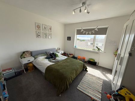 3 bedroom semi-detached house to rent - Photo 3