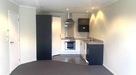 Minutes Walk to University - Photo 4