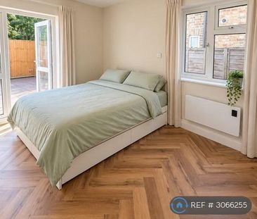 1 bedroom in a house share to rent - Photo 3