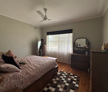 Central Family Home - Photo 2