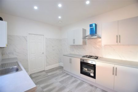 Wingrove Gardens, Fenham, Newcastle Upon Tyne, NE4 - Photo 4