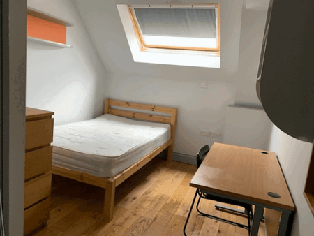 6 Bed all ensuite apartment Room 5 - Photo 4