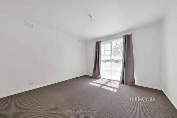 8 Ormiston Street, Mount Waverley - Photo 1