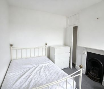4 bedroom terraced house to rent - Photo 5