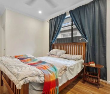 Spacious 4-Bedroom Family Home with Modern Amenities in Enfield - Photo 5