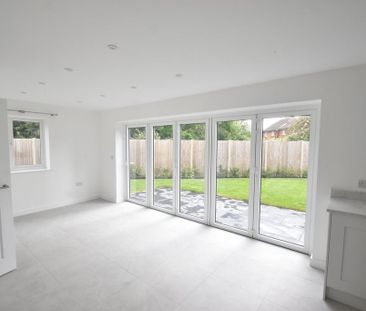 4 bedroom detached house to rent - Photo 2