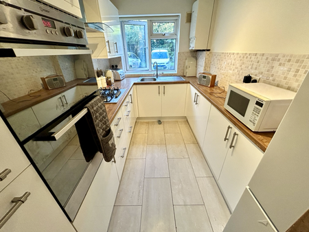 1 bedroom property to rent - Photo 4