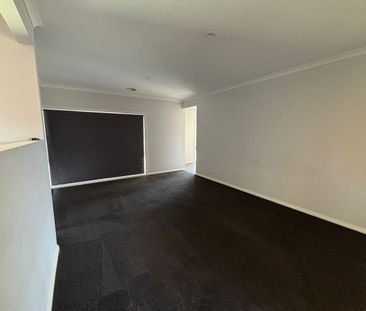 Spacious Family Home with Rare Side Access in Drouin Springs!!! - Photo 2