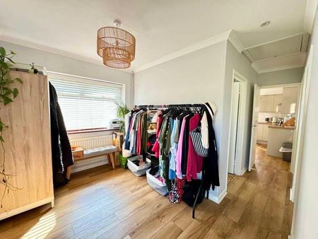 West Street, Epsom, KT18 - Photo 4