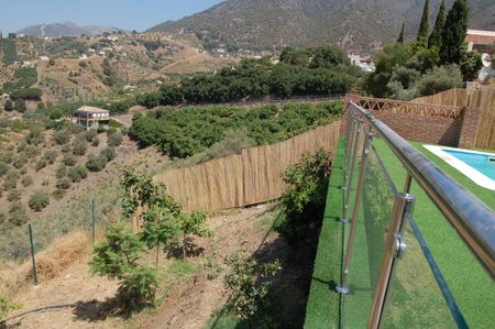 DETACHED COUNTRY VILLA FOR LONG TERM RENTAL SITUATED IN FRIGILIANA - Photo 3