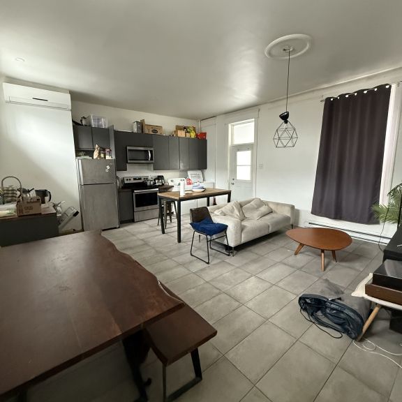 Little Burgundy - 3 Bedrooms - July 1 - Photo 1