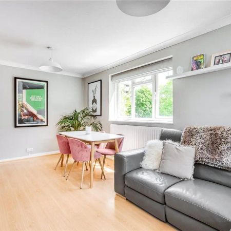 3 bedroom flat in Dagnall Street - Photo 3