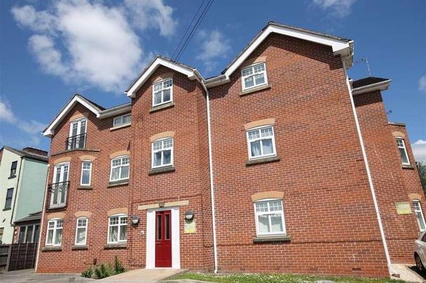 Monton Court, Monton Road, M30 - Photo 1