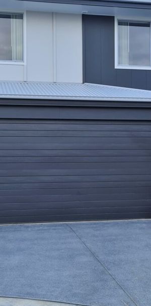 4-Bed Near Brand-New Townhouse With Two Ensuites! INSPECTIONS BY APPOINTMENT - Photo 1