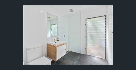 Modern Living & Ultimate Entertaining in a Leafy Retreat - Photo 2