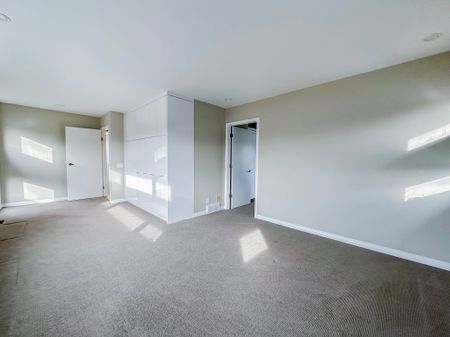 Spacious Family Home With Hot Tub And Fire Pit In St. Andrews Heights! - Photo 3