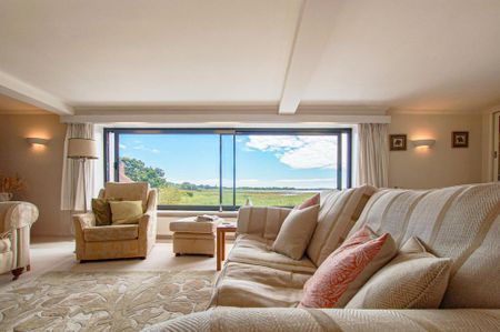 4 bedroom apartment to rent - Photo 2