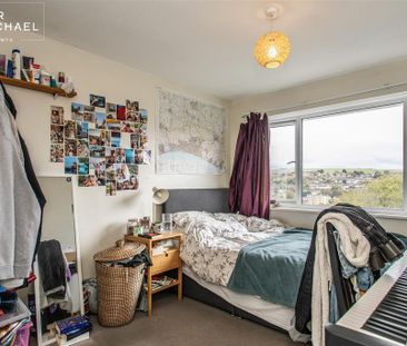 4 bedroom end of terrace house to rent - Photo 3