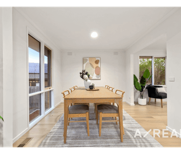 Spacious Family Home with Separate Home Office in a Quiet Court Set... - Photo 2