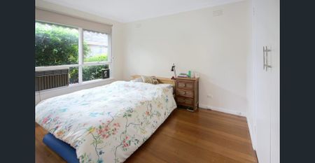 Light Filled Villa Unit in Fantastic Location - Photo 2