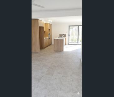 AVAILABLE 20/02/26 - 3 BED 2 BATH TOWNHOUSE WITH DUCTED AIR - Photo 3