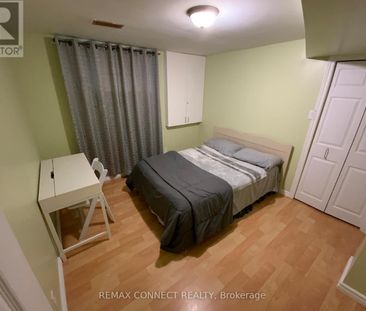 #Lower - 73 Carisbrooke Square – Toronto E11, Ontario - Photo 3