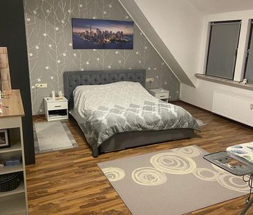 Schöne 3-Zimmer-Altbauwohung mit Balkon und moderner EBK - Foto 1